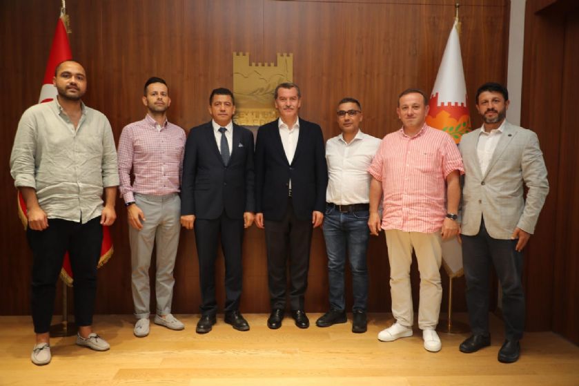 ZEYTİNBURNU BELEDİYE BAŞKANIMIZA YÖNETİM KURULUMUZUN ZİYARETİ ZEYTİNBURNU BELEDİYE BAŞKANIMIZA YÖNETİM KURULUMUZUN ZİYARETİ